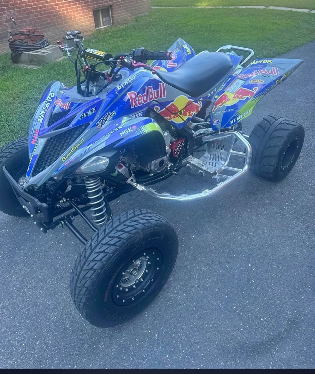 Front three-quarter view of the 2018 Yamaha Raptor 700R